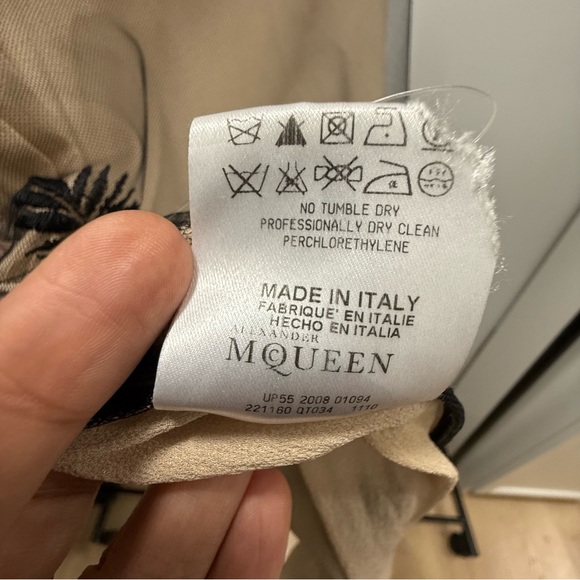 Alexander McQueen Elegant Black Floral Embroidered Silk Top - Picture 14 of 16